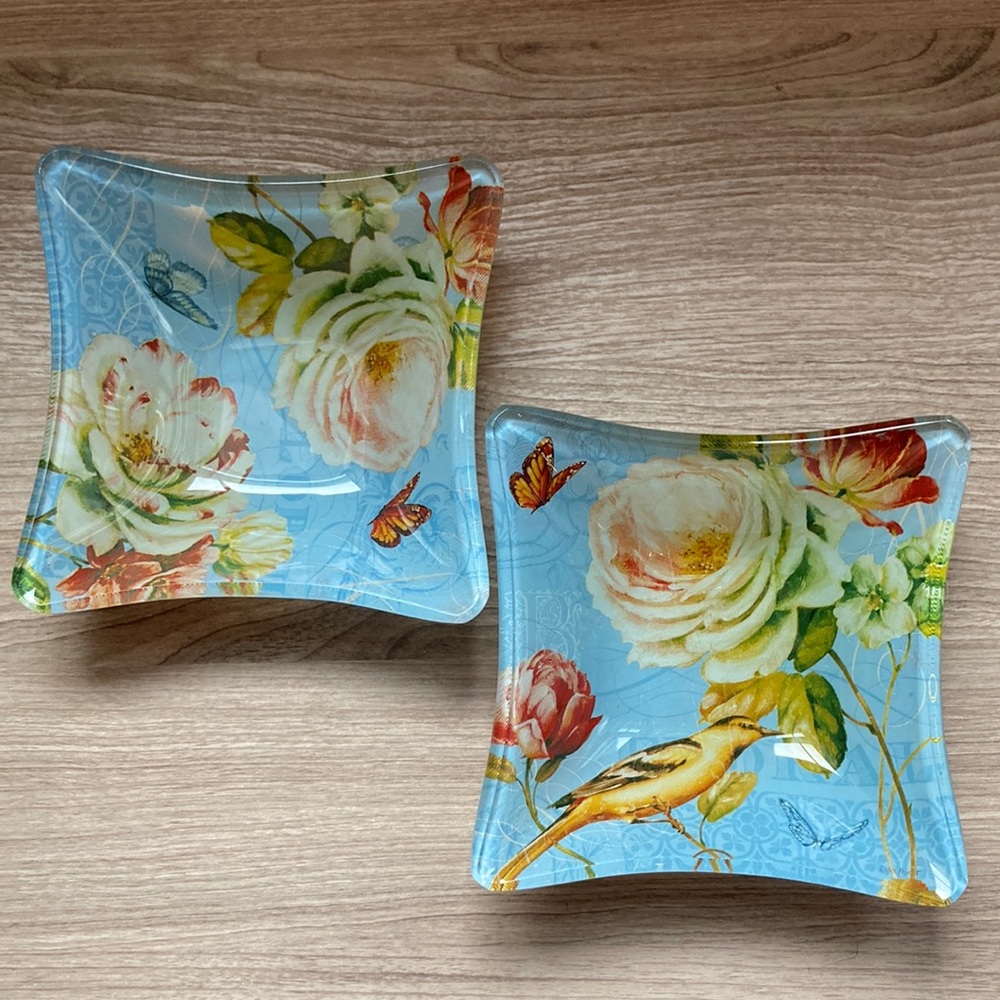Lisa Audit square (2) glass bowls butterflies pivoine